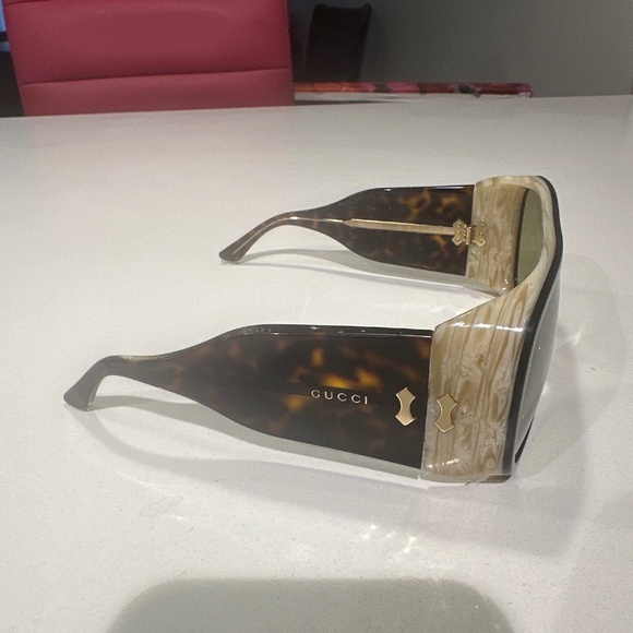 Gucci Glasses - Picture 1 of 4